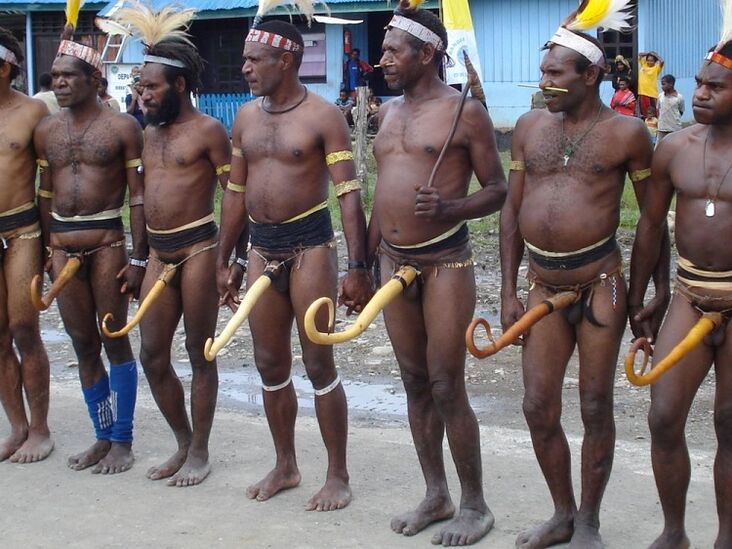 Papuans with expanded members